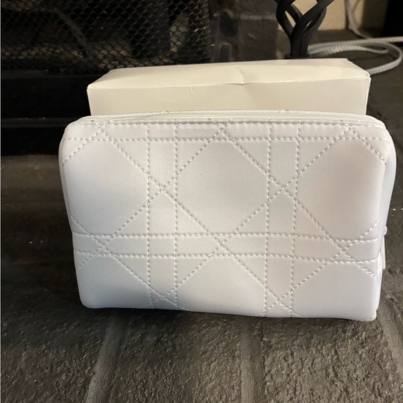 Dior White Quilted Cosmetic Makeup Bag w/ Box | CD Logo | Brand New - Picture 2 of 3